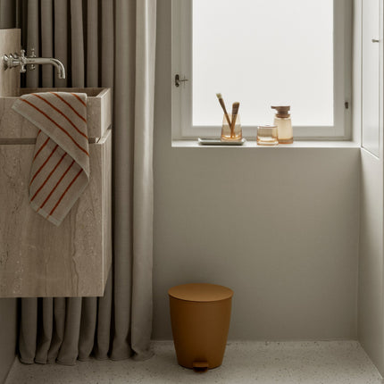 Blomus Ava badkamer accessoires - Arto handdoek - bithliving.com