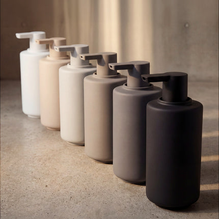 Blomus Saya zeepdispensers 190 ml - keramiek met soft coating - bithliving.com