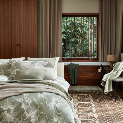 Vandyck Bloomline Pistache dekbedovertrek - Pure 82 sloop Thyme - Home Serina sprei Stone en Thyme - bithliving.com