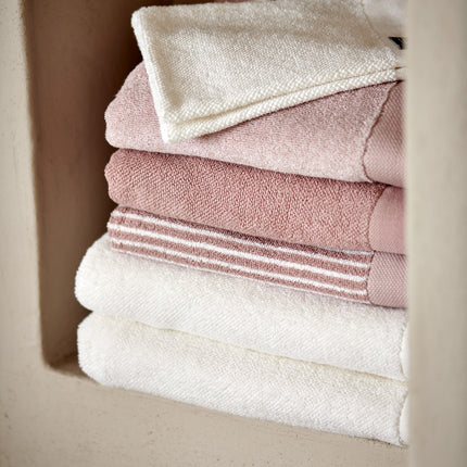 Vandyck Home badtextiel in White & Sepia Pink - bithliving.com