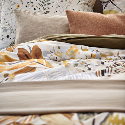 Vandyck spreisloop Pure 68 Linen en Home Bellavita Soft Tan - dekbedovertrekken Wildling en Formflora - bithliving.com
