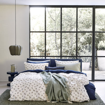 Vandyck Pure dekbedovertrekken met Home Bellavita sprei in Smoke Green en kussensloop in Oceanview - bithliving.com