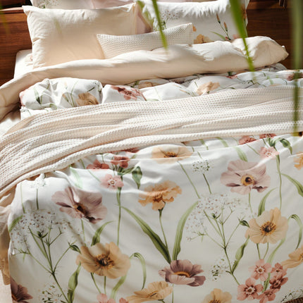 Vandyck dekbedovertrek Sprinkle, Cotton Breeze in Bleached Sand & Satin Luxe in Sepia Pink - sprei Home Pique in Cream Tan - bithliving.com