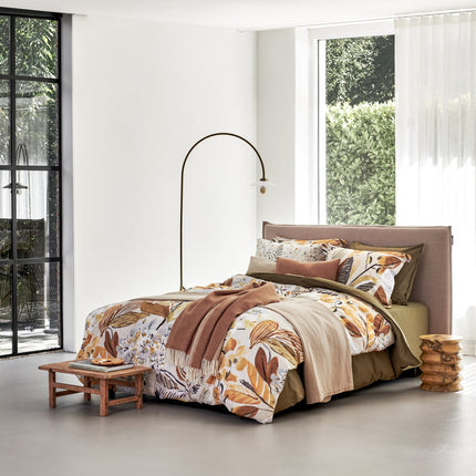 Vandyck Wildling en Formflora - sprei Home Bellavita Soft Tan en Pure 68 Linen - Washed Cotton Martini Olive - bithliving.com